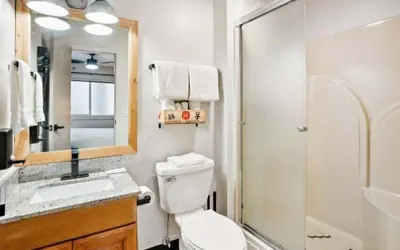 Photo 2 - Highliner Hotel
