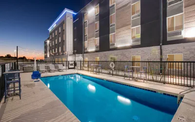 Photo 2 - Everhome Suites Yuma East I-8 by Choice Hotels