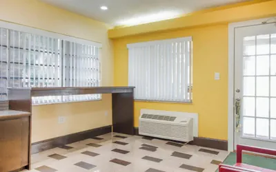 Photo 3 - OYO Budget Inn Bartow
