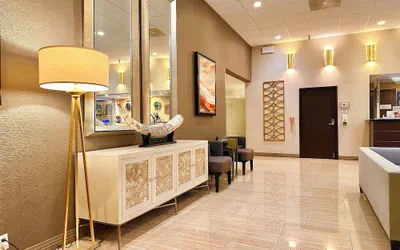 Photo 3 - Alhambra Hotel