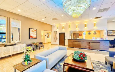 Photo 2 - Alhambra Hotel