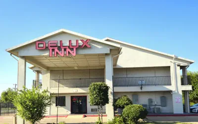 Photo 2 - Deluxe Inn Motel By Oyo Grand Prairie Interstate 30