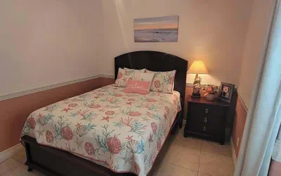 Photo 5 - Block to Beach - Ground Floor - Pristine - Pool