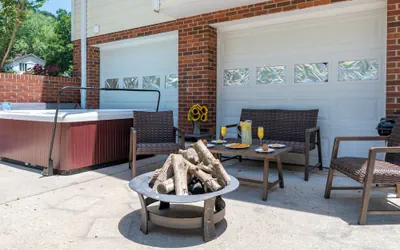 Photo 2 - KingBed Hot Tub BBQ Games Hypoallergenic