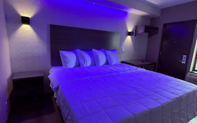 Photo 3 - The Vine Hotel Bronx