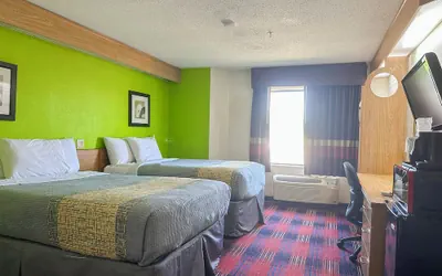 Photo 2 - Classic Inn By Townhouse American Way Memphis I 240