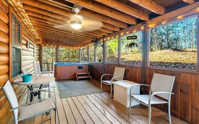 Photo 5 - Stunning Cabin w Hot Tub Pool Table Arcades