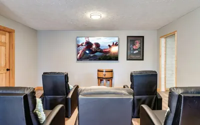 Photo 3 - Stunning Cabin w Hot Tub Pool Table Arcades