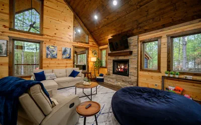 Photo 2 - Red Fern Cabin Beauty Awaits