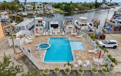 Photo 2 - Madeira Bay Resort I 1402