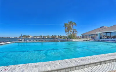 Photo 2 - St. Pete Beach Yacht and Tennis Club 404