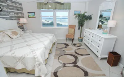Photo 5 - Coronado Towers 201