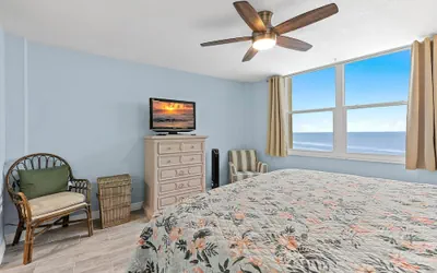 Photo 3 - Coronado Towers 703