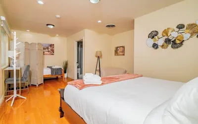 Photo 5 - Monterey Park Retreat: Spectacular Views & Comfort