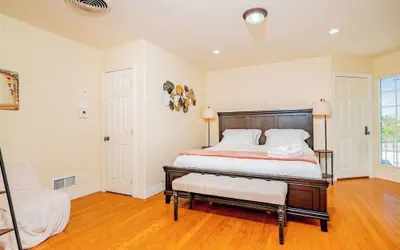 Photo 4 - Monterey Park Retreat: Spectacular Views & Comfort