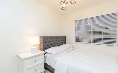 Photo 3 - Not Affected by the Fire/elegant Pasadena Retreat Prime Comfort Awaits