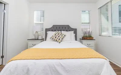 Photo 4 - Private Bedroom With Bathroom Central Location