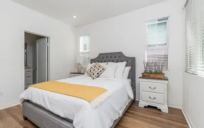 Photo 3 - Private Bedroom With Bathroom Central Location