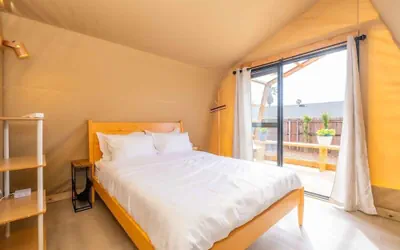 Photo 4 - Urban Glamping Oasis: Comfort & Adventure Combined