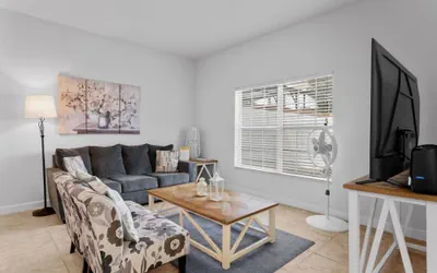 Photo 4 - Amazing 4bdr Near Parks w Pool