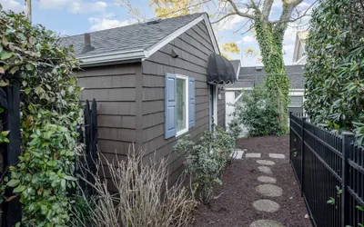 Photo 2 - Little Coastal Cottage - Cute 1 1