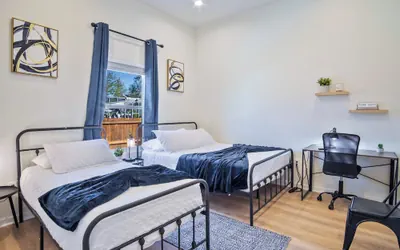 Photo 3 - Stylish 3br/2ba Urban Retreat Near Lively Downtown