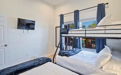 Photo 4 - Stylish 3br/2ba Urban Retreat Near Lively Downtown
