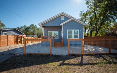 Photo 2 - Stylish 3br/2ba Urban Retreat Near Lively Downtown