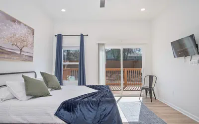 Photo 5 - Feel, Chill and Enjoy 4br/3ba Near Fun Riverwalk!