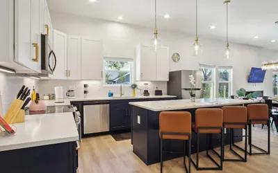 Photo 2 - Blissful 5br/3ba Haven Near Riverwalk & Downtown!