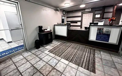 Photo 4 - Studio City Suites, A Travelodge By Wyndham