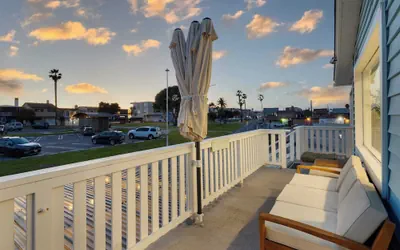Photo 5 - Walk to the Sand! Ocean Views, Balcony & Parking Sunset Surf