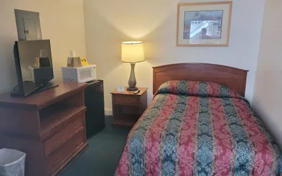 Photo 2 - Queens Lodge Motel