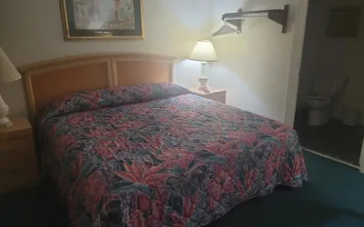 Photo 4 - Queens Lodge Motel