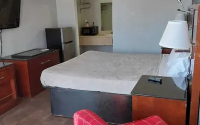 Photo 2 - Jackson Short Term Stays and OYO Hotel