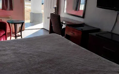 Photo 3 - Jackson Short Term Stays and OYO Hotel