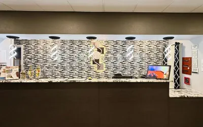 Photo 3 - VIP INN AND SUITES