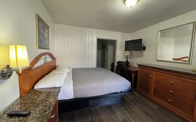Photo 5 - Royal Inn