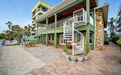 Photo 2 - Stones Throw Beachfront Luxury Suites