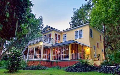 Photo 2 - Oakland Manor House