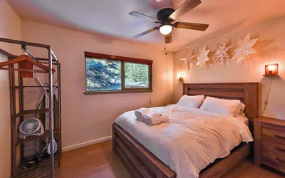 Photo 3 - Charming Cherokee Cabin Secluded Stay for 6 Just 10 Minutes to Tahoe!