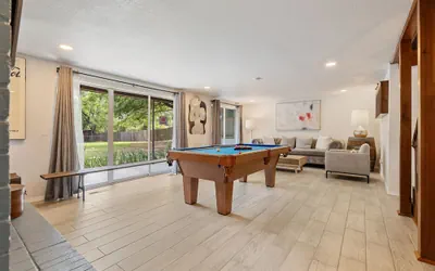 Photo 2 - 5BR Relaxation Haven Hot Tub Pool Table Fun M