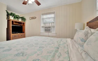 Photo 3 - Stones Throw Beachside Bungalow 2 AT THE Beach
