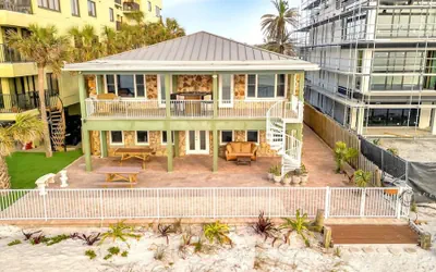 Photo 4 - Stones Throw Beachfront Family Suite 3 Views