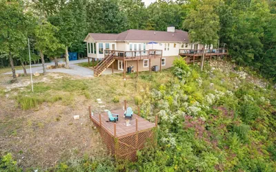 Photo 2 - Unparalleled Views Deck w Hottub Game Room Pool Table Panorama by Avantstay