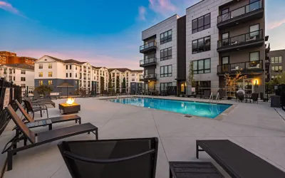 Photo 2 - Prime Walkable Midtown Location Pool Gym Outlaw s Den by Avantstay