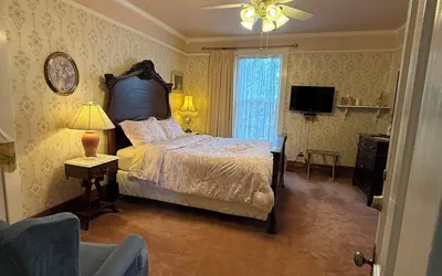 Photo 2 - Roseberry House Bed & Breakfast
