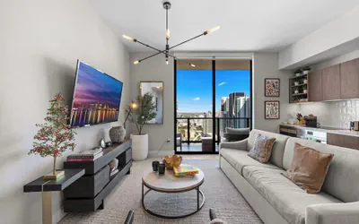 Photo 2 - Luxury 49FL Condo with City Views