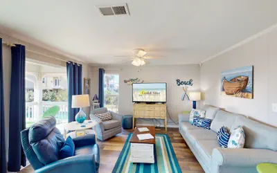 Photo 2 - Beach Home With Private Pool & Beach Access- Sleeps 4