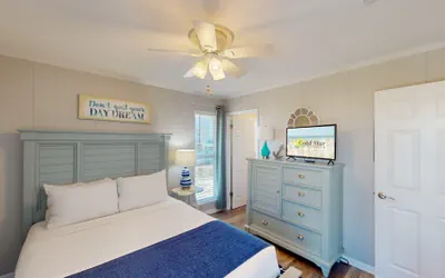 Photo 5 - Beach Home With Private Pool & Beach Access- Sleeps 4
